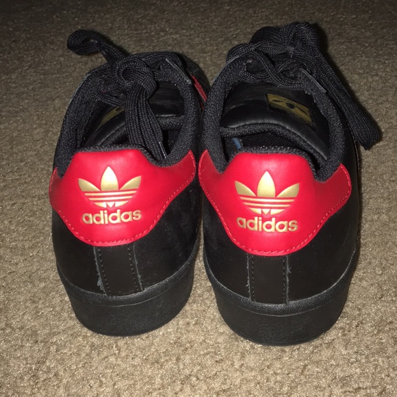 adidas superstar black with red stripes